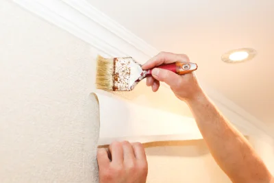 Pose de papier peint à Champrenault — revêtements muraux et toiles de verre